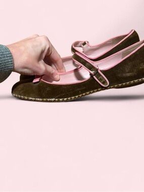 Marc Jacobs brown suede/velvet  Mary Jane ballet flats with pink ribbon bow 9